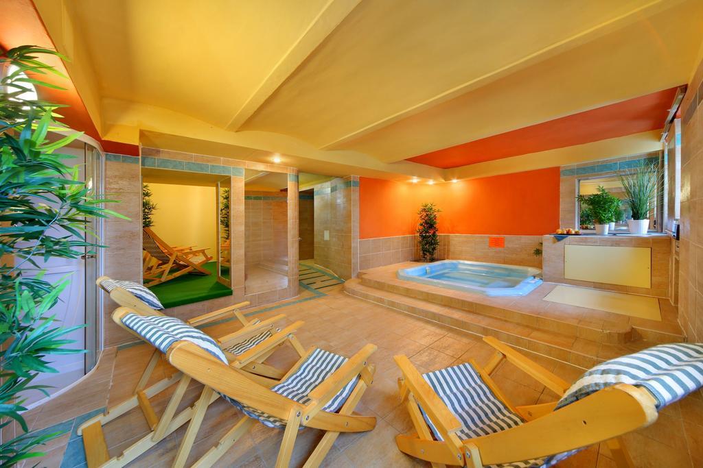 Palace Club Špindlerŭv Mlýn Kültér fotó